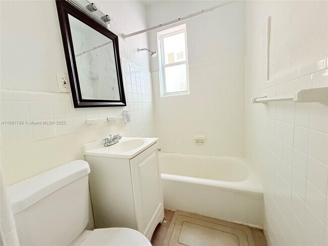 Building Photo - 315 W 28th St