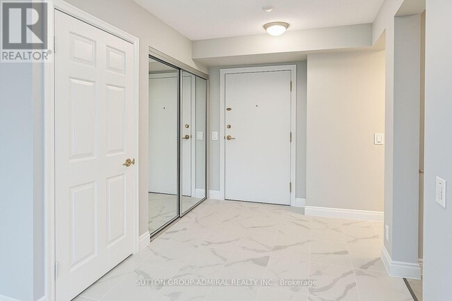 Photo du bâtiment - 25 Kingsbridge Garden Cir