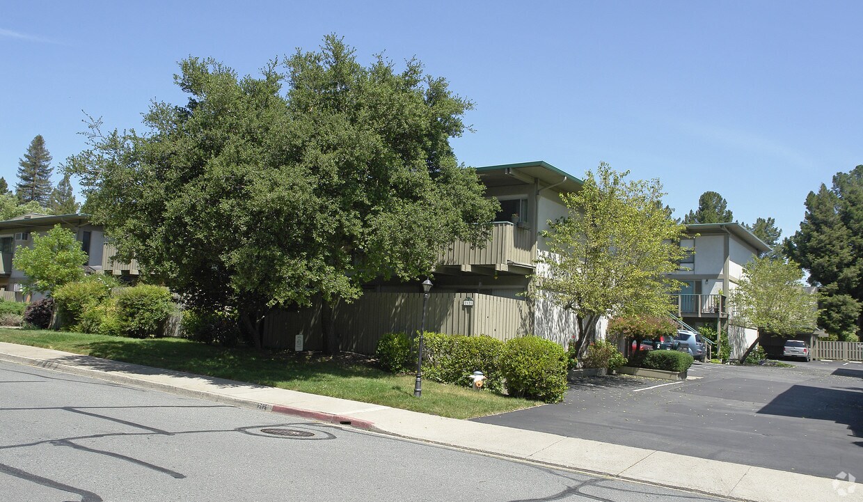 Building Photo - Moraga Manor