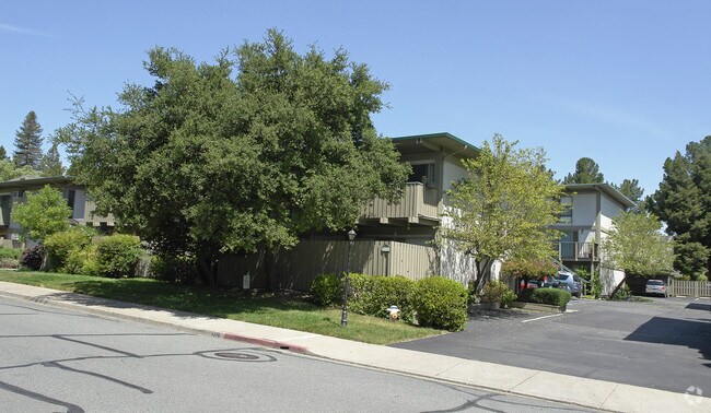 Building Photo - Moraga Manor