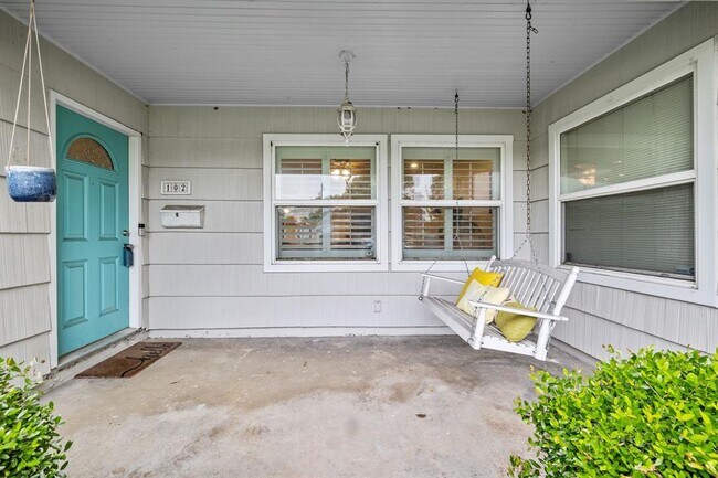 Foto del edificio - 102 Bonita Ave