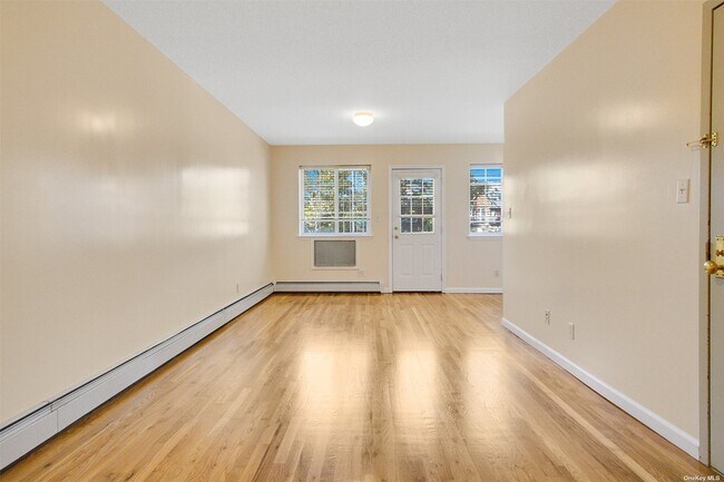 Building Photo - 65-45 110th St