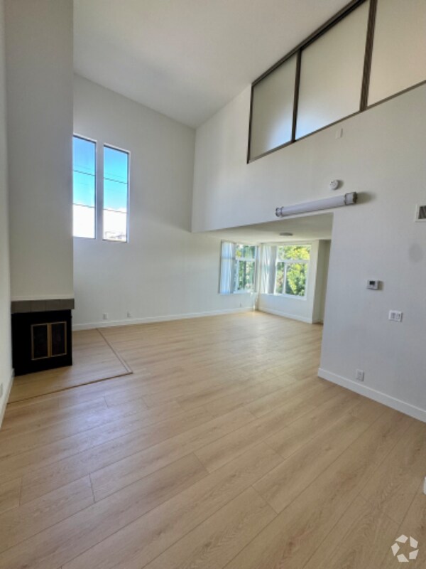 Building Photo - 1600 S Bentley Ave