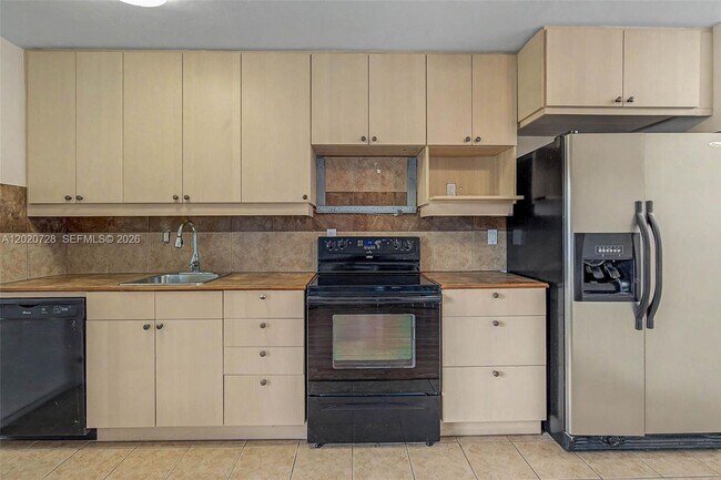 Foto del edificio - 60 NW 79th St