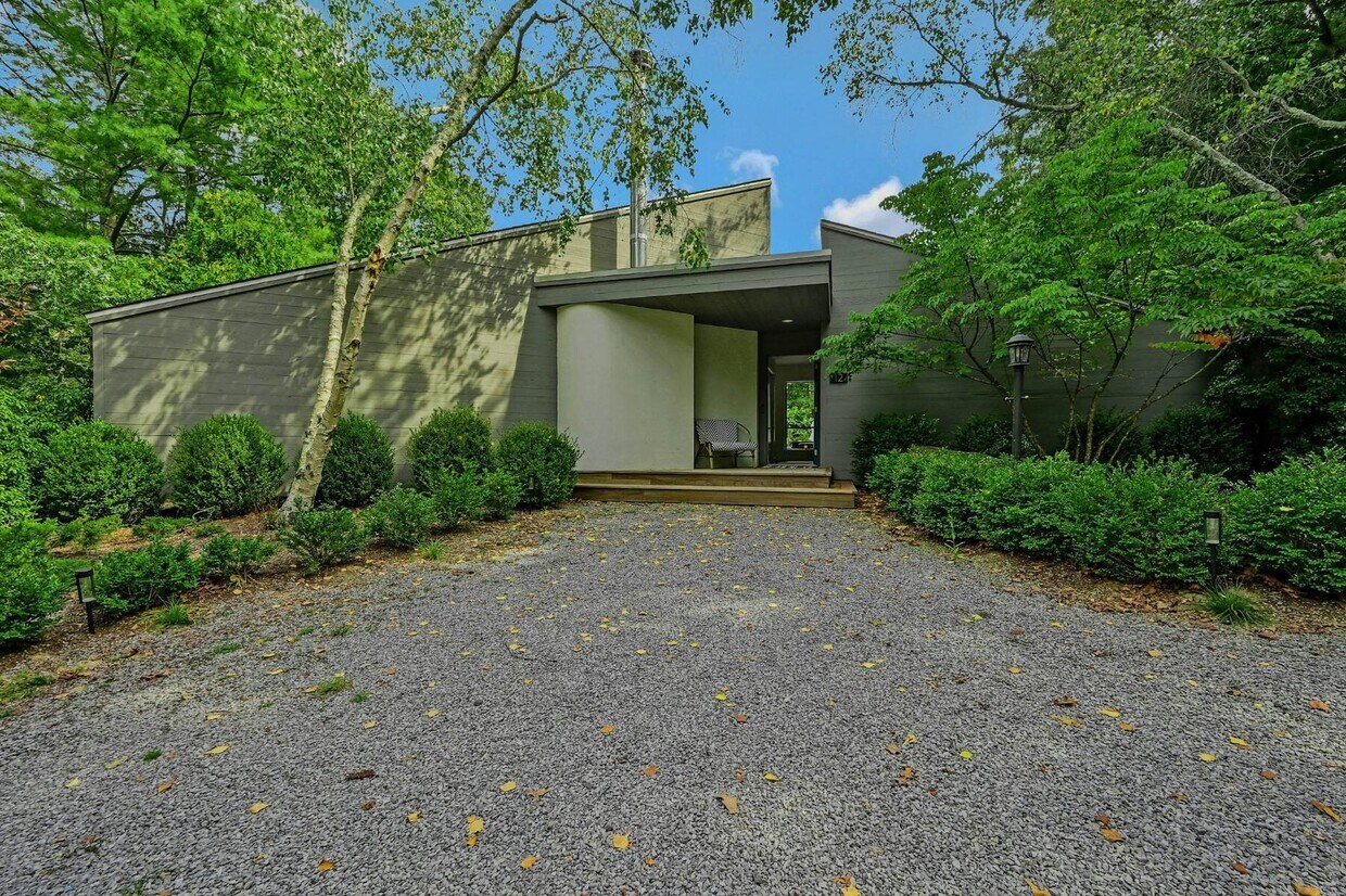 Primary Photo - 12 Rose Hill Rd