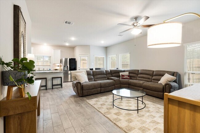 Foto del edificio - 418 Emerald Thicket Ln