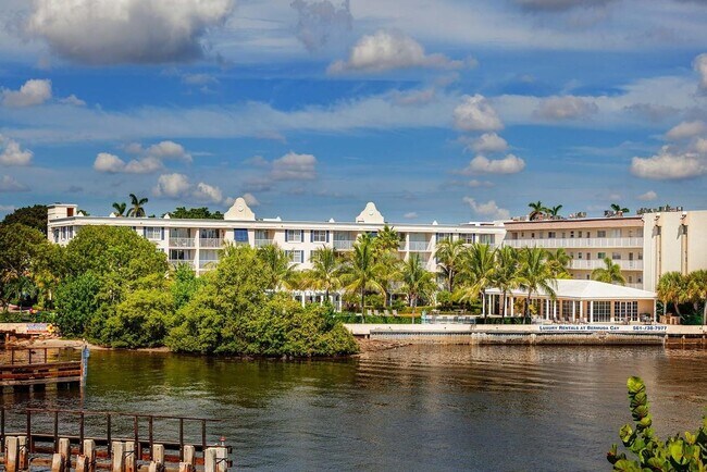 Building Photo - 631 E Woolbright Rd