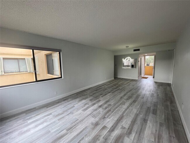 Foto del edificio - 151 Lakeview Dr