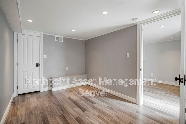 Building Photo - 353 Fox St
