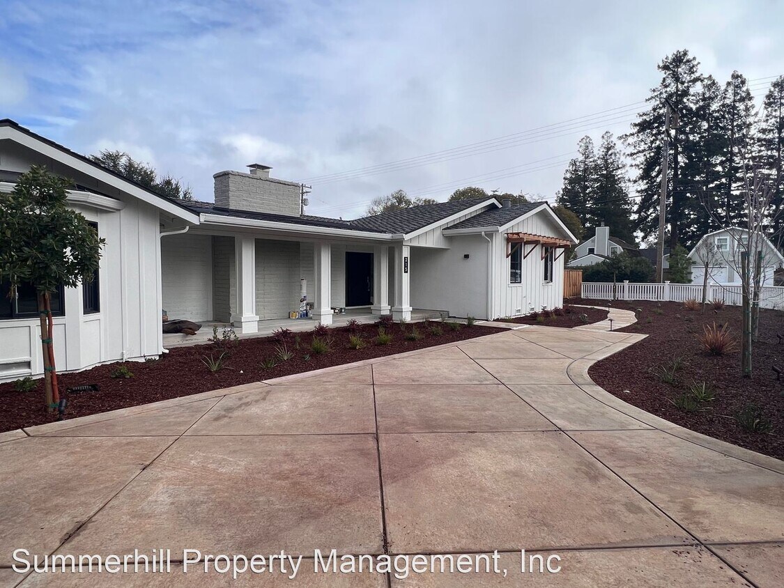Primary Photo - 4 br, 3 bath House - 215 Verano Drive