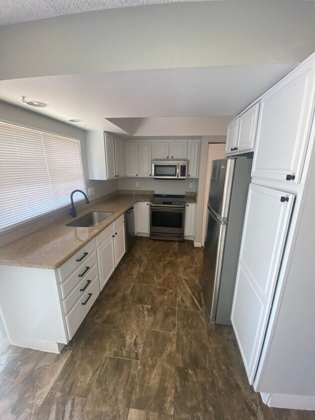 Primary Photo - Renovated 3 bed, 2.5 bath Townhome in Aurora