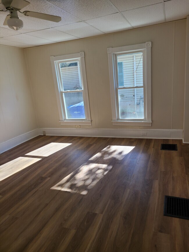 Building Photo - 207 N 7th St