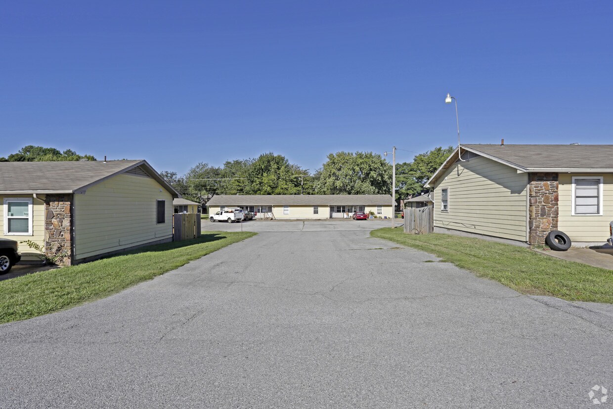 2331 W Deane St, Fayetteville, AR 72703 Apartments in Fayetteville