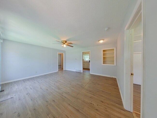 Foto del edificio - 1557 N Broadview Ave