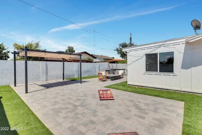 Building Photo - 8602 E San Miguel Ave