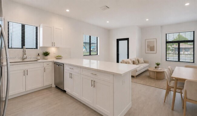 Foto del edificio - 4817 E 9th Ln