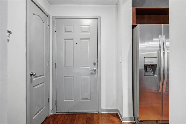 Foto del edificio - 390 17th St NW