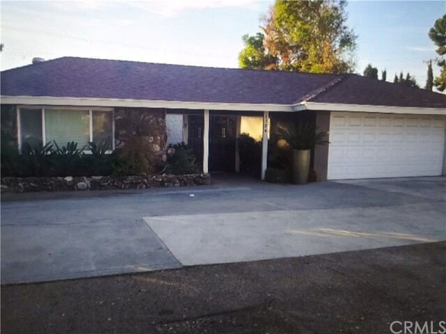 Primary Photo - 1134 E Collins Ave