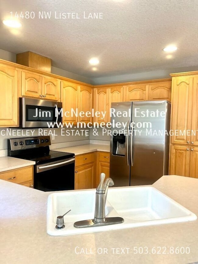 Building Photo - Well Maintained Townhouse in Bethany Near ...