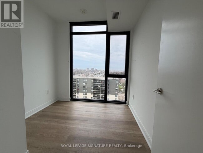 Building Photo - 86 Dundas St E