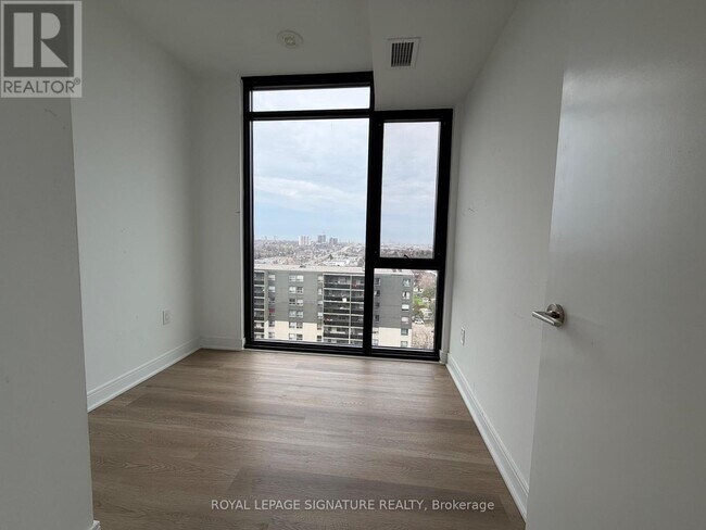 Photo du bâtiment - 86 Dundas St E