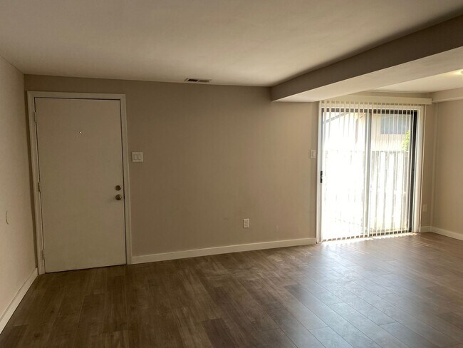Foto del edificio - Lovely 2 Bedroom Condo in Glen Burnie!