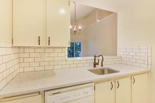 Building Photo - 2 bedroom in Bellevue WA 98007