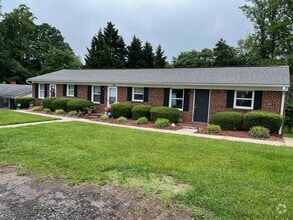 Building Photo - 440 Rosewood Ave