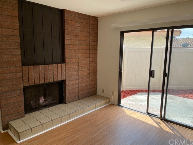 Foto del edificio - 16623 Bloomfield Ave