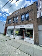Building Photo - 725 Warren St
