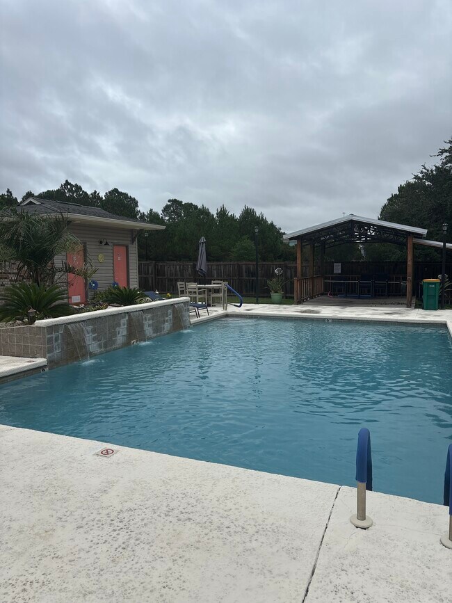Relájese en una atractiva piscina - 21 Oak Alley Ln