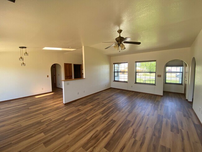 Building Photo - APPLY NOW - 5140 N. Village Dr
