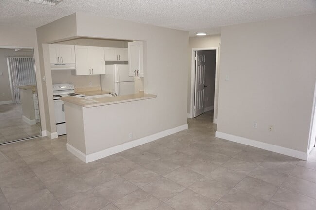 Building Photo - Newly Remodeled 1 Bed 1 Bath in Arbors of ...
