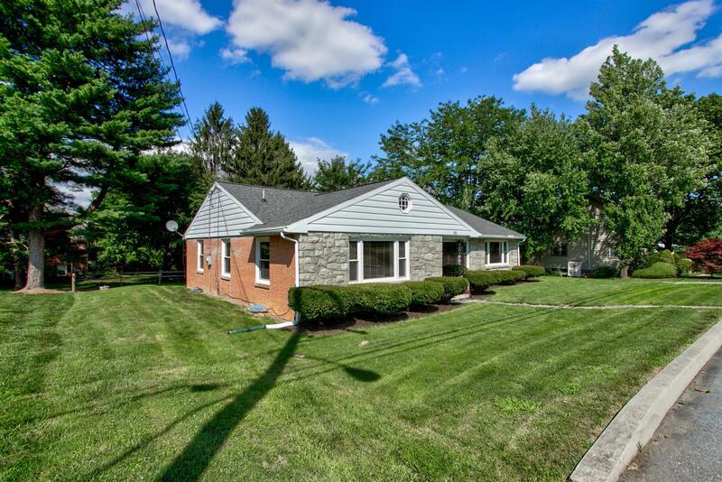 Primary Photo - 111 Valley Rd