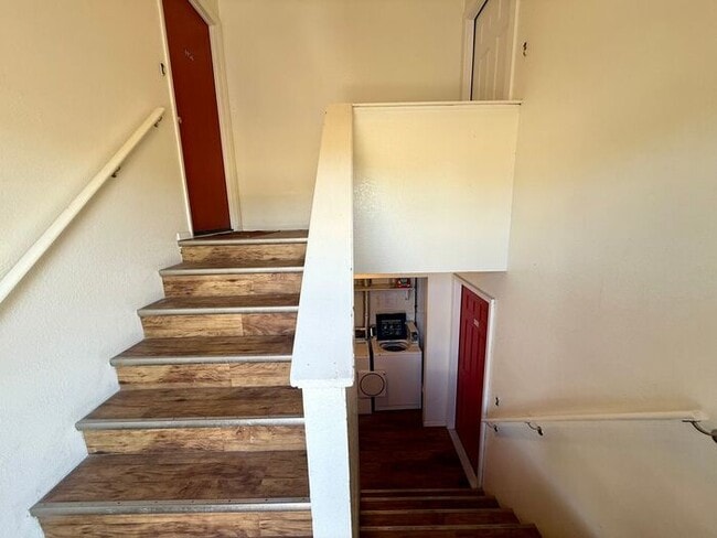 Building Photo - COMPLETE REMODEL!!! - Cozy 2 Bed/1 Bath Apartment in North Loveland!