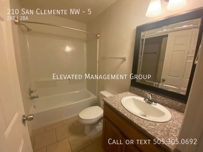 Foto del edificio - Townhomes in The Desirable North Valley!! ...