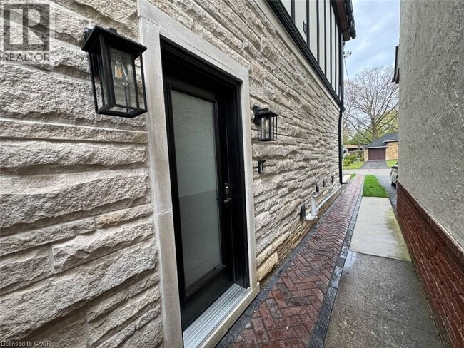 Building Photo - 175 Brentwood Rd N