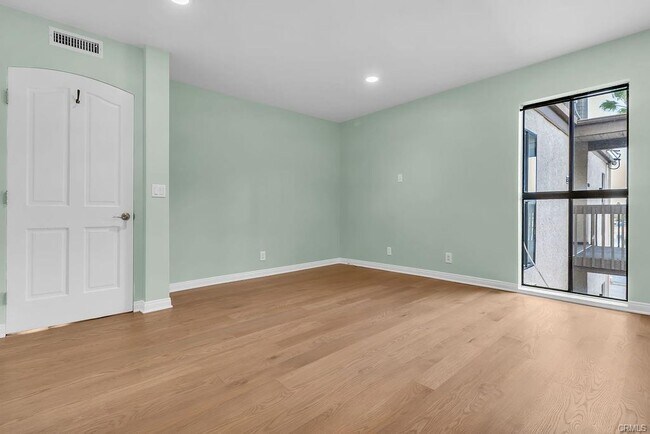 Foto del edificio - 6314 Marina Pacifica Dr S