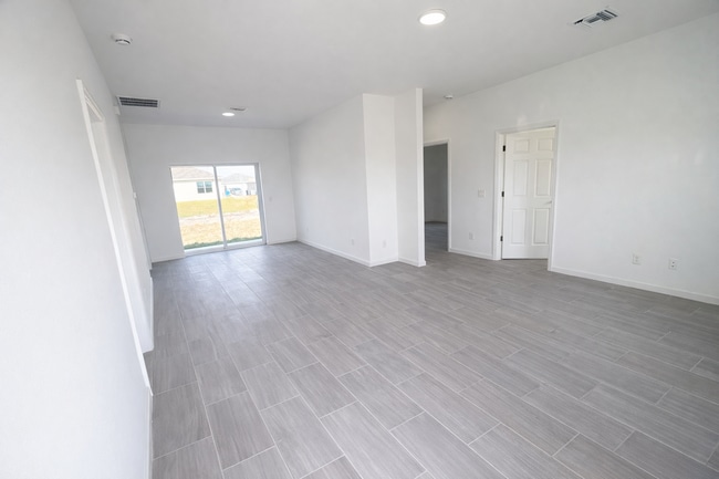 Building Photo - 1212 Sunrise Blvd