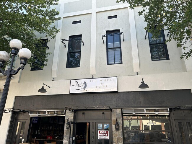 Foto del edificio - 121 N Main St