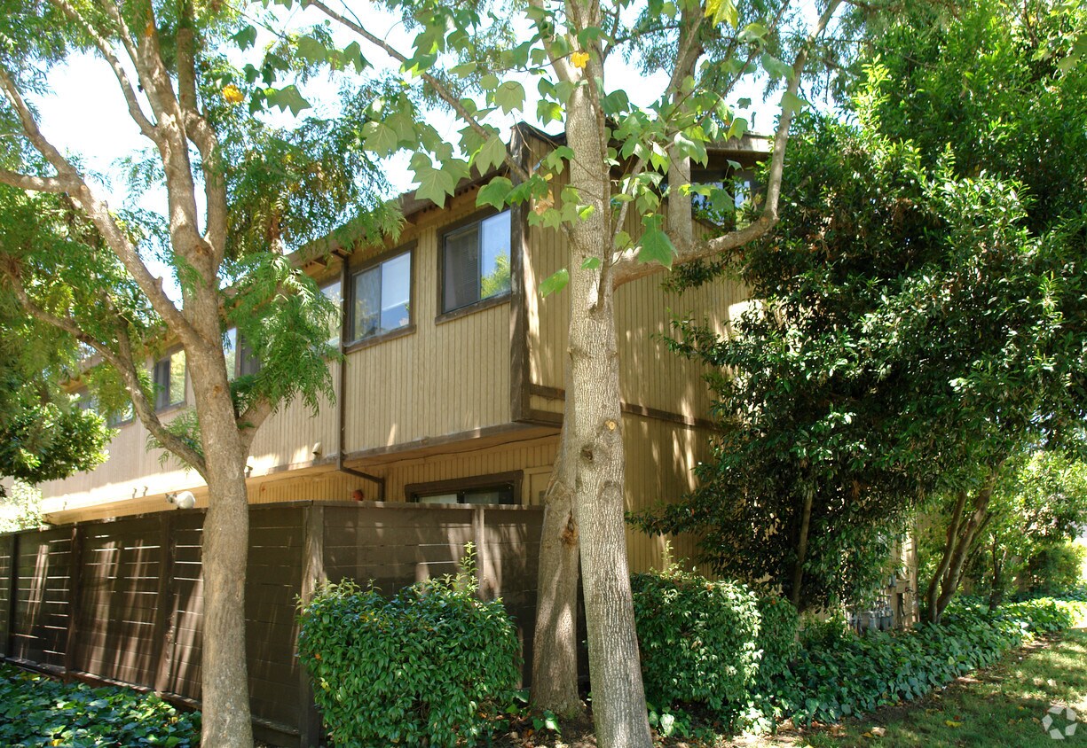 Building Photo - Four Plex