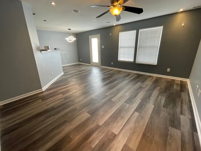 Photo - 1711 Lynford Dr House