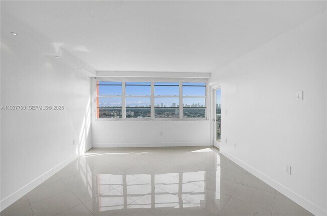 Foto del edificio - 1351 NE Miami Gardens Dr