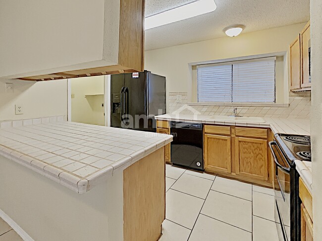 Foto del edificio - 734 Cypresscliff Dr