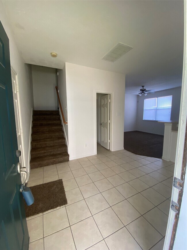 Foto del edificio - 8925 Elm Drake Ln