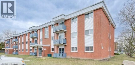 Building Photo - 529 Parkside Dr
