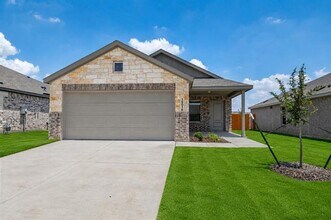 Building Photo - 15016 Reyes Rd
