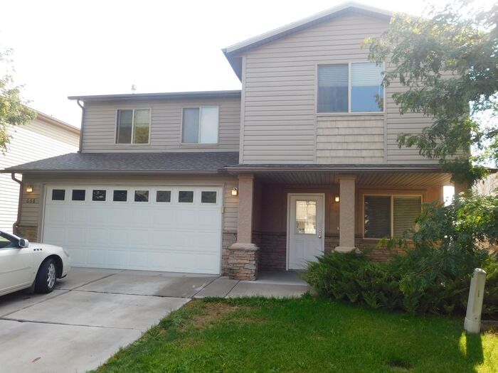 Foto principal - Comfortable 4-Bedroom Home with Great Outd...