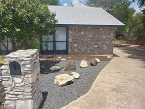 Building Photo - 9217 Knoll Crest Loop