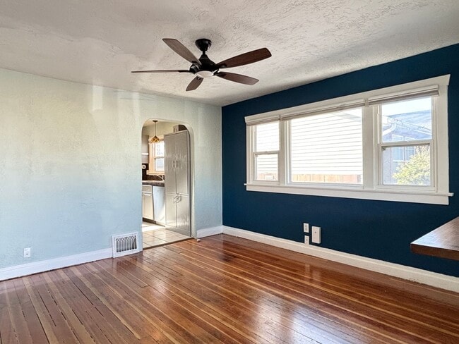 Building Photo - Charming Home in Salt Lake City!